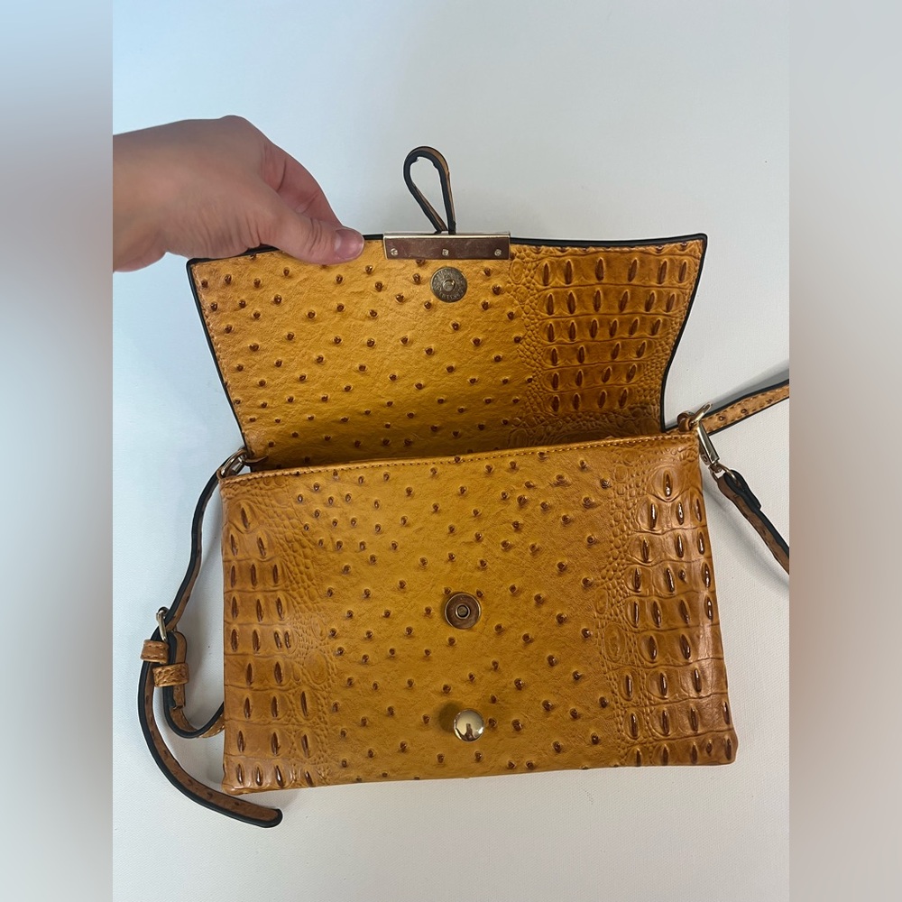 Golden/Yellow Faux Alligator Purse - Picture 3 of 4